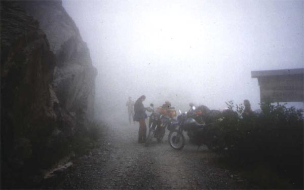 Nebel und Staub sorgen für schlechte Sicht